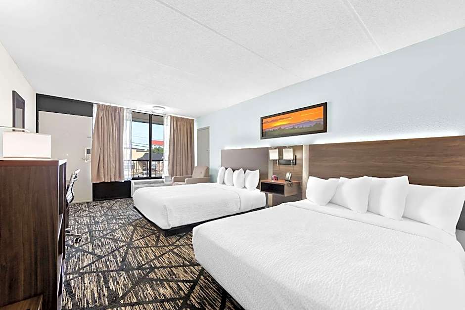 Clarion Inn & Suites near the Leconte Center Pigeon Forge