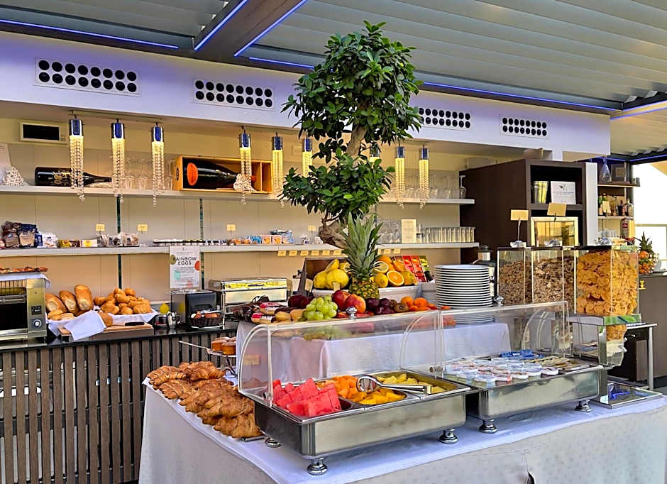 Monaco Suites Hotel