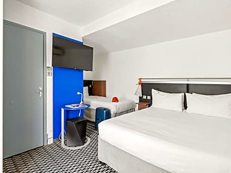 Standard Room with 1 double bed and 1 single bed