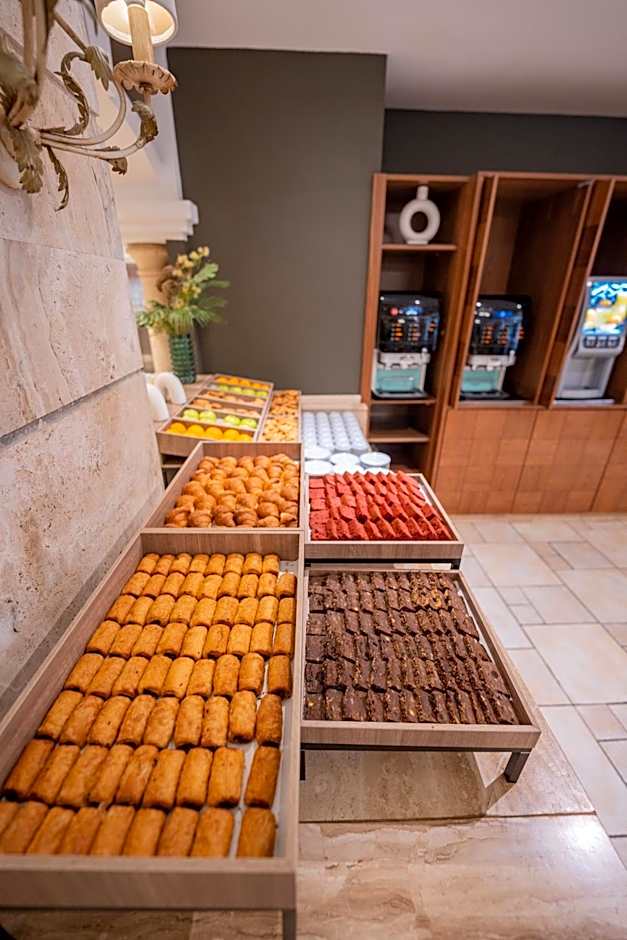 Maritim Antonine Hotel & Spa