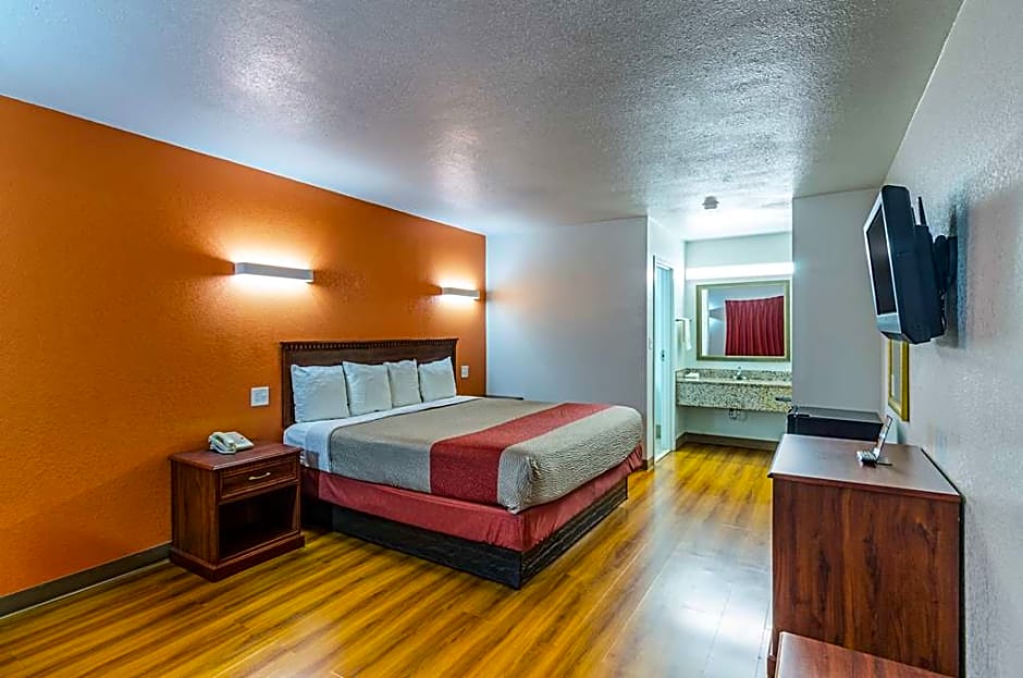 Motel 6 Troy, AL