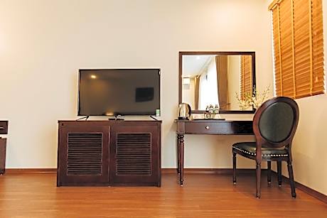 Exec Suite W Balcony And Jacuzzi Non-Smoking