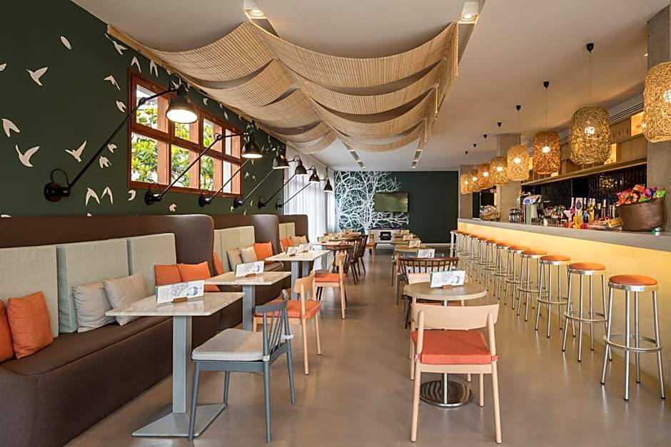 Aqua Hotel Bertran Park