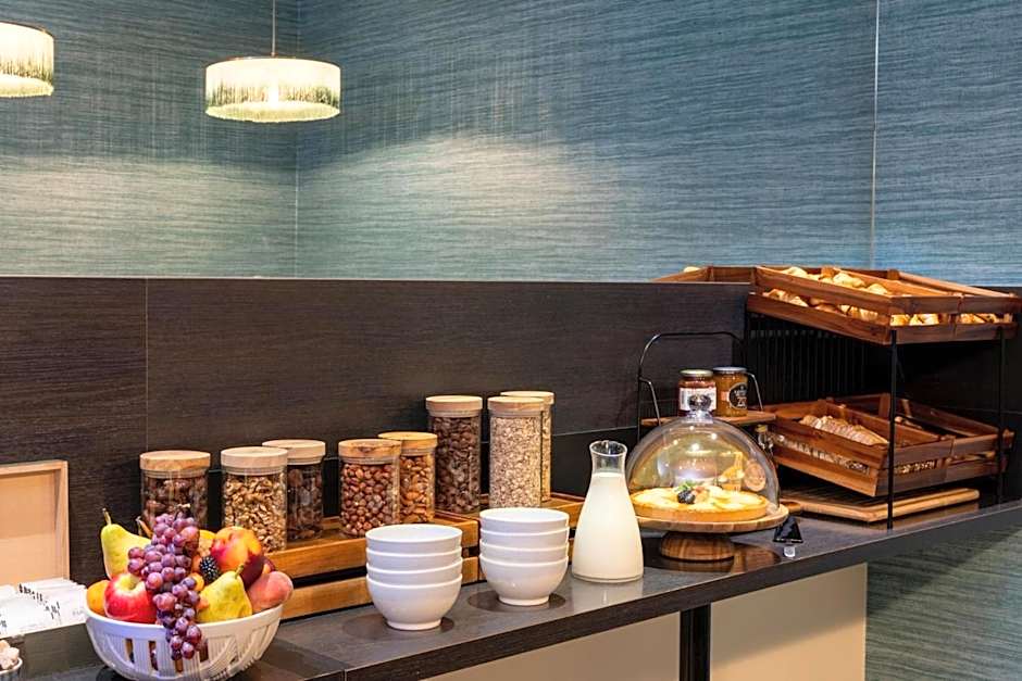 Midnight Hotel Paris