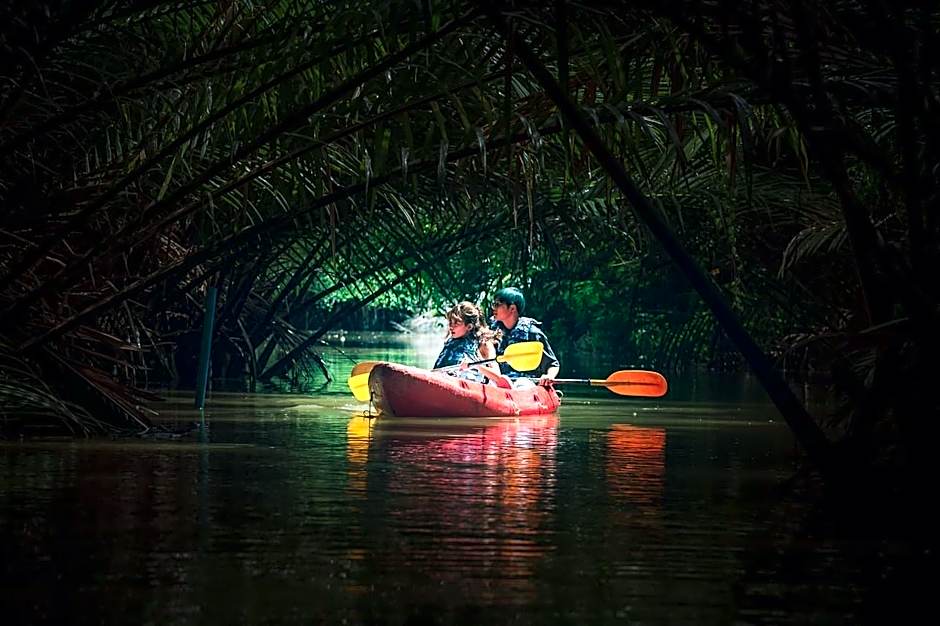 Baanrongmai Canal Front Cafe & Homestay 