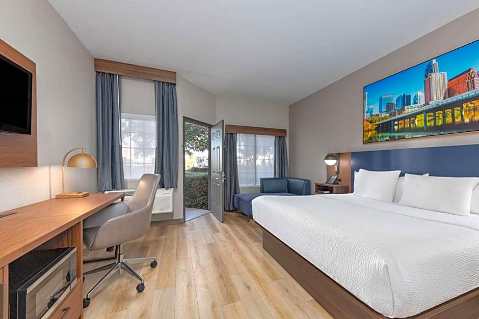 La Quinta Inn & Suites by Wyndham Dallas Dfw Airport North