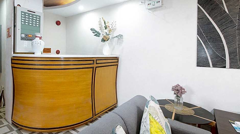 RedDoorz @ Sun Miles Hotel