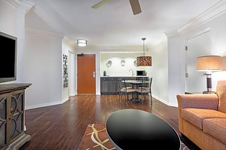 One-Bedroom Queen Suite