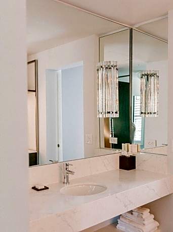 Standard Room, 2 Queen Beds, Kitchen (Mobility/Hearing Access, Roll-In Shwr) (2 Queen Beds)