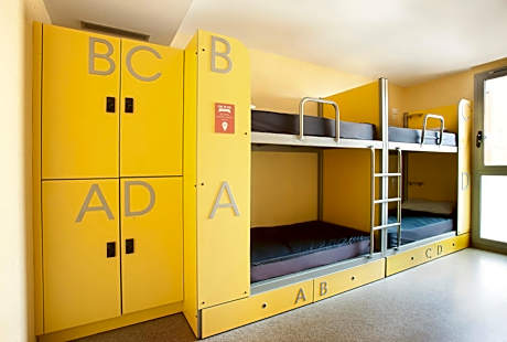 Bed in 4-Bed Mixed Dormitory Room