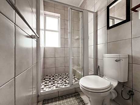 Standard Double Room with Shared Communal Bathrooms