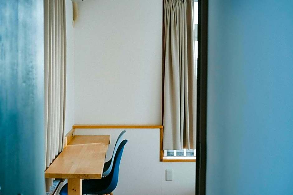 交流型ゲストハウス伊良部ジャーニーインIrabu Joureny INN#毎日みんなで夕食会#ゲストさんは20-30代が中心#海徒歩1分#空港車で5分#本格フィンランドサウナ付き#海と星と夕日が見える屋上あり