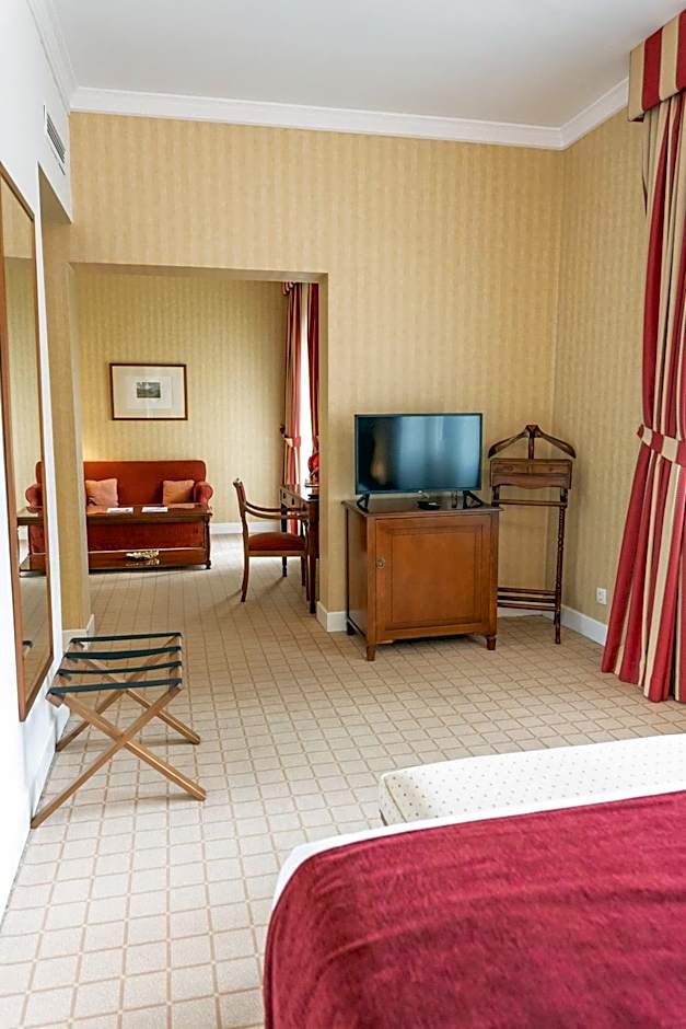Photo 1 of 9 of Junior Suite