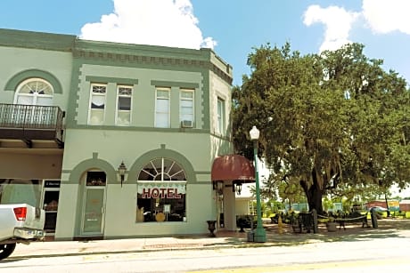 Oak Park Inn by OYO