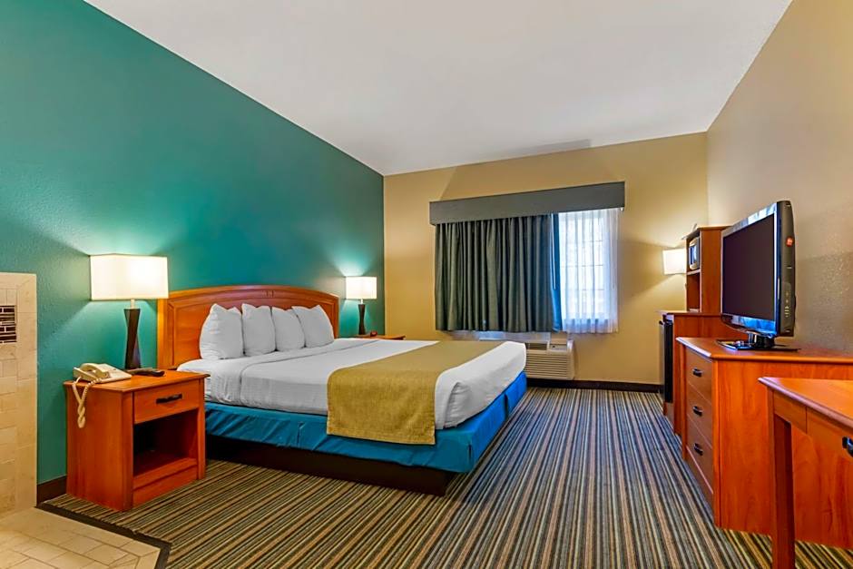 Photo 1 of 4 of Deluxe 1 King Bed