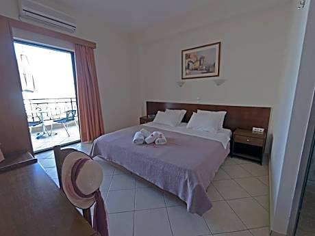 Standard Double Room with Garden View