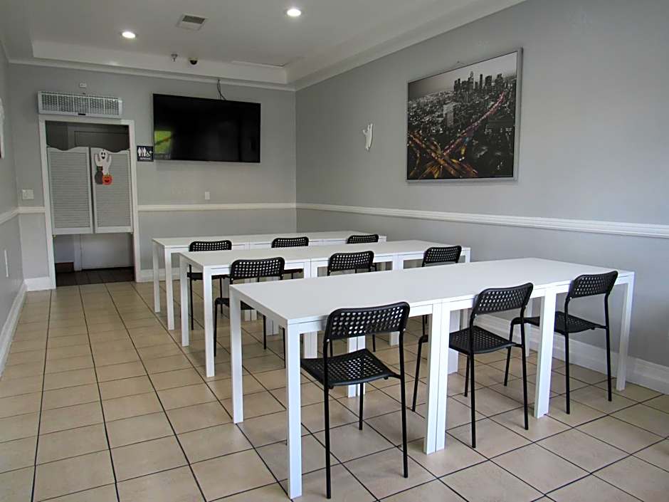 Capri Suites Anaheim