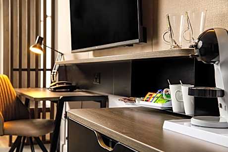 Premium Super King Room with Walk-In Shower