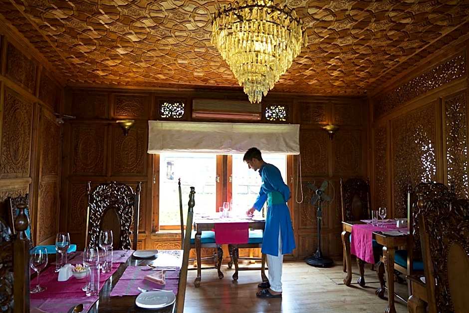 Sukoon Houseboat Dal Lake