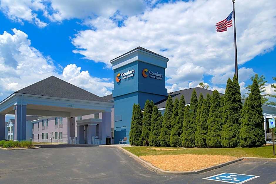 Comfort Inn & Suites NW Milwaukee