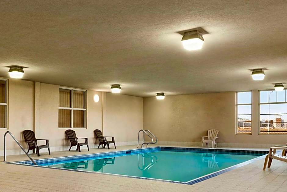 Days Inn & Suites by Wyndham Edmonton Airport