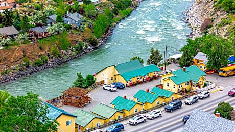 Yellowstone Riverside Cottages