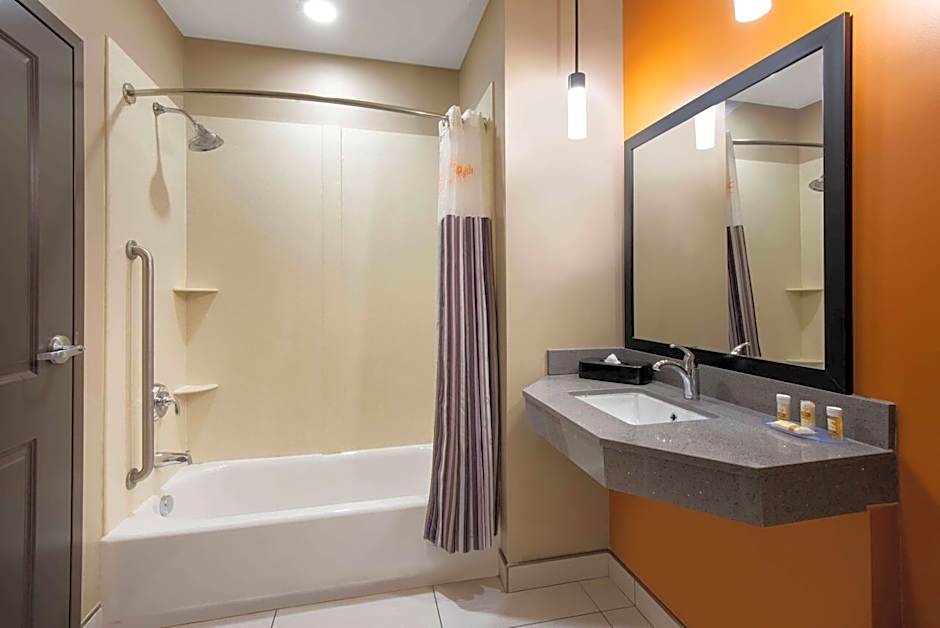 La Quinta Inn & Suites by Wyndham Harrisburg-Hershey