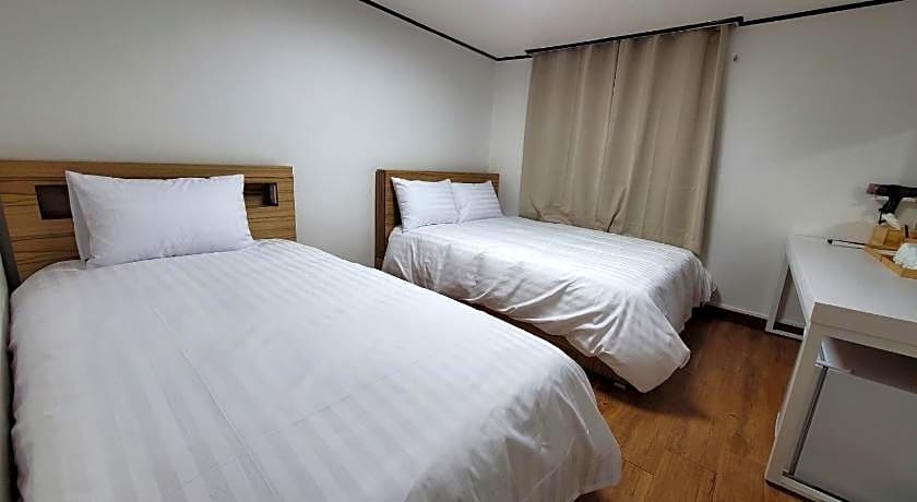The Oakra Hotel