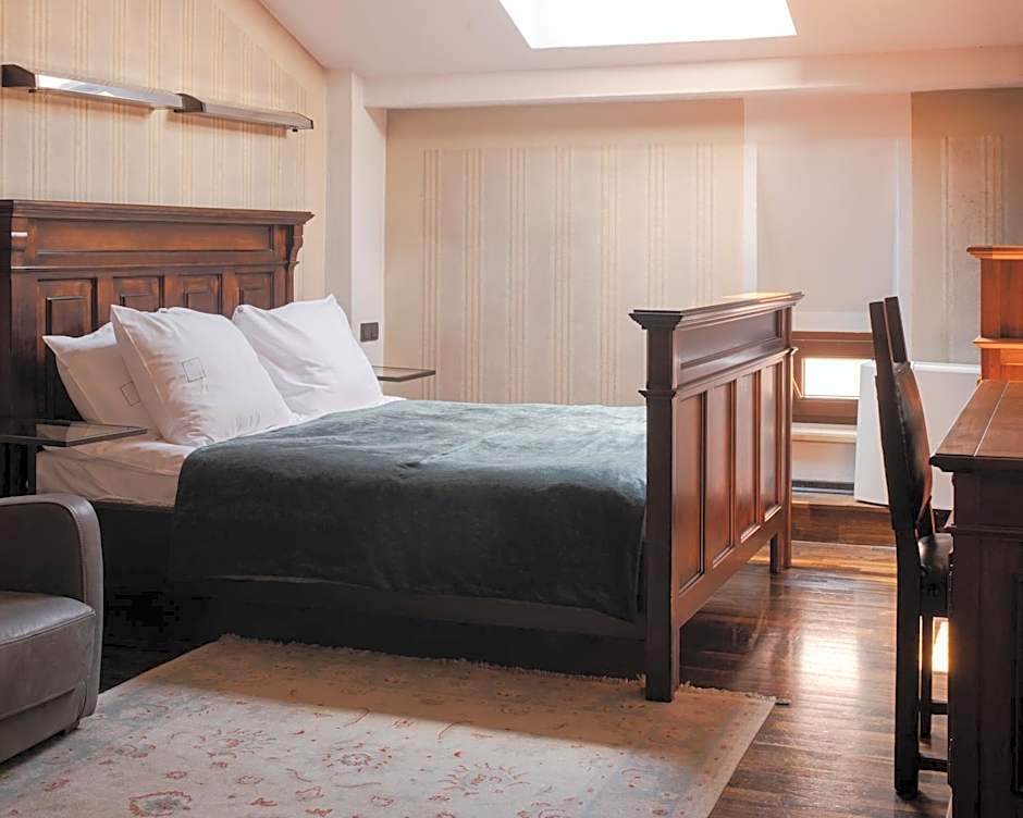 Photo 1 of 8 of Double Room