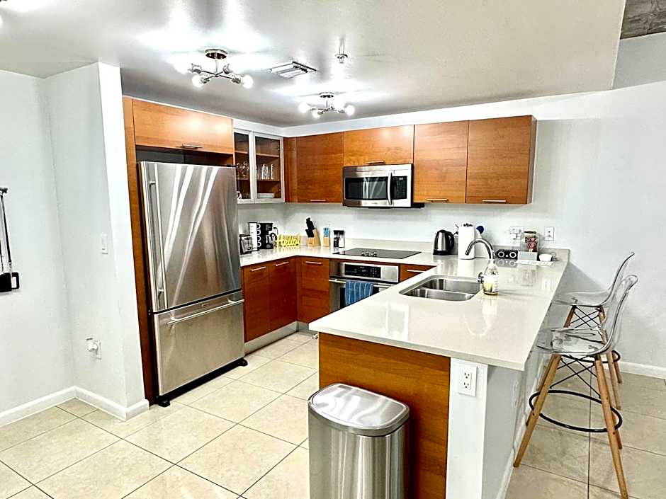 Elite 1BD 1BTH at Midblock