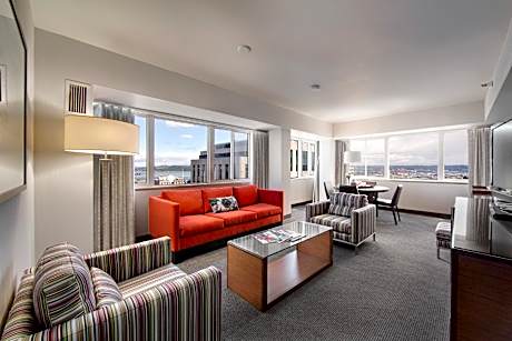 Club King Suite