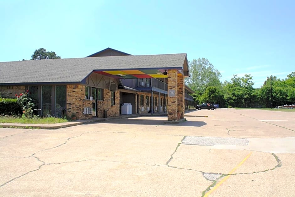 Lake Palestine Motor Inn