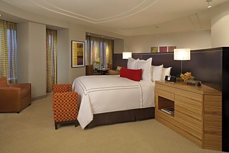 Luxury Corner Suite 