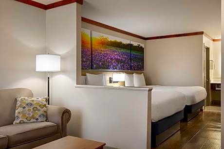 One-Bedroom Suite with Two Queen Beds - Non-Smoking