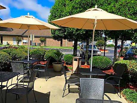 Coastal Inn & Suites