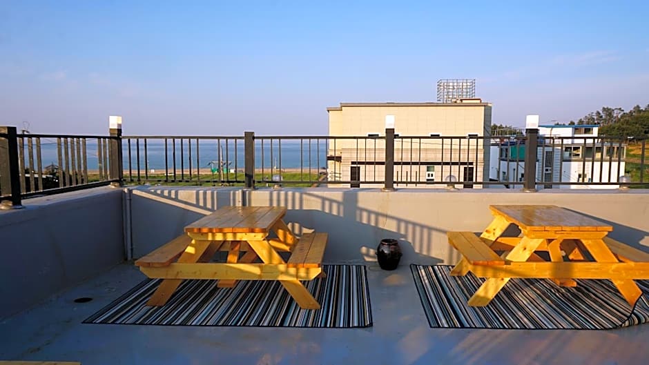 Blue Door Hostel Guesthouse