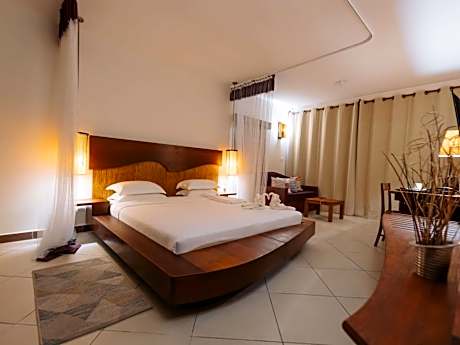 Superior King Room with Sofa Bed and Balcony - Ocean View