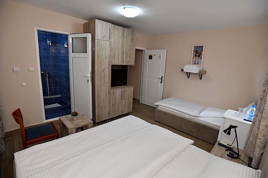 Zdjęcie 1 z 4 — Triple Room