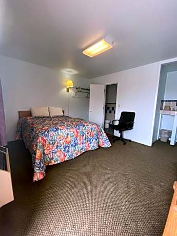 Queen Room - Non-Smoking