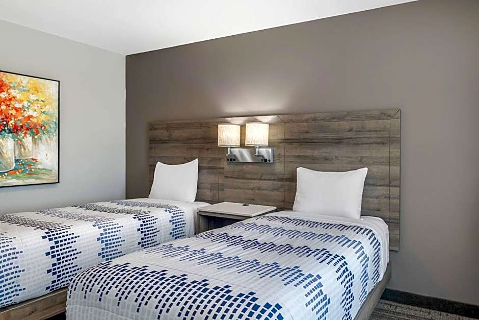 Amsterdam Inn & Suites, an Ascend Collection Hotel