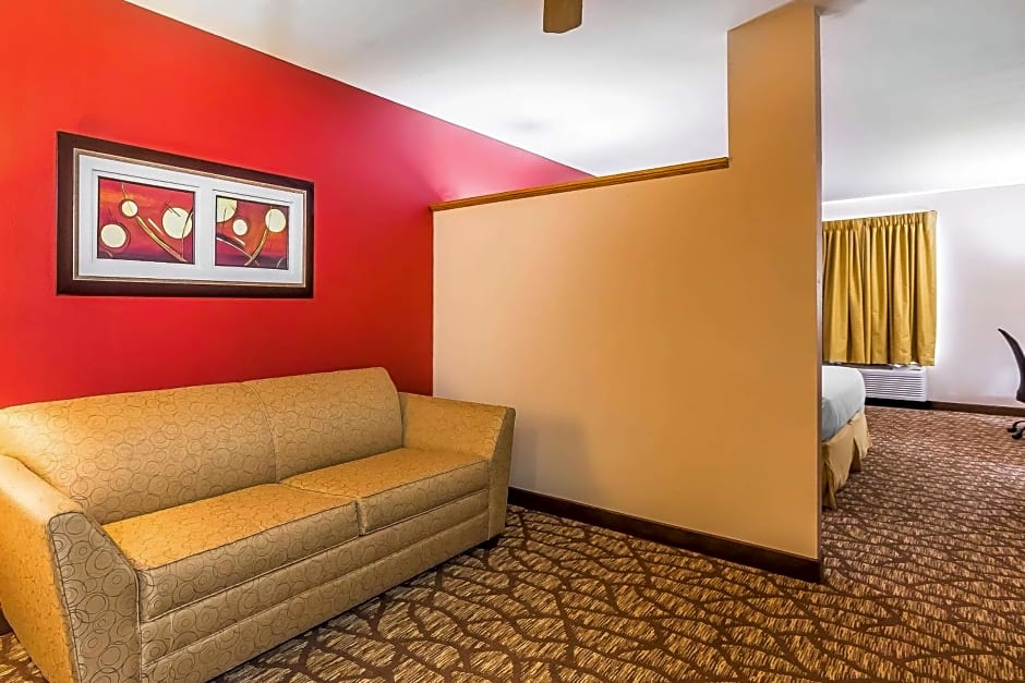 Quality Inn & Suites Chesterfield Village