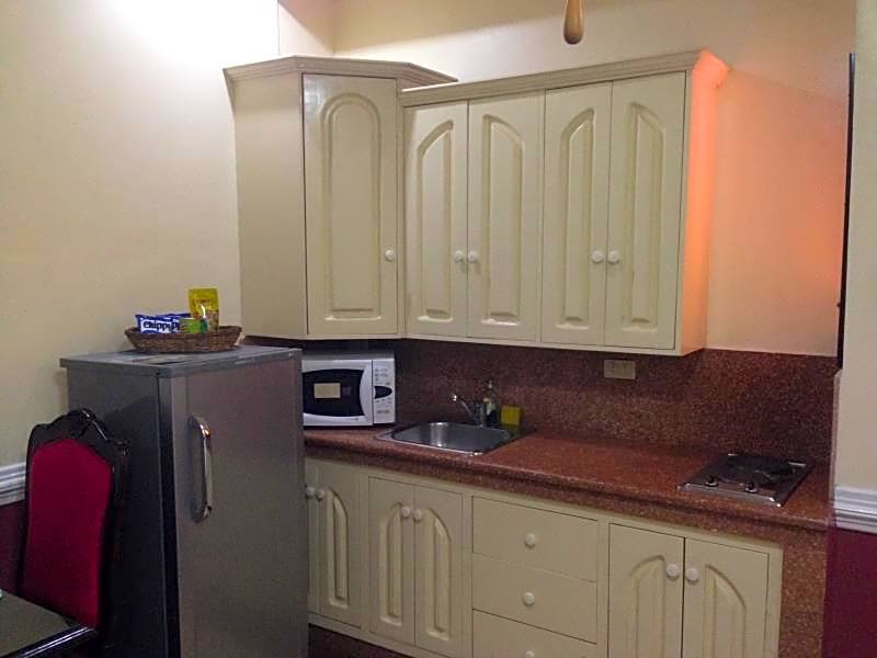 Kokomos Suites Hotel