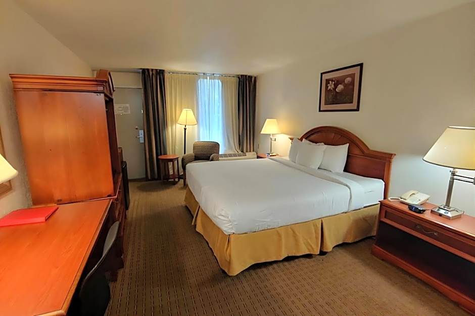 Iberia House & Suites