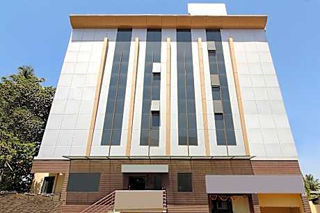OYO 30537 Hotel Megharaj