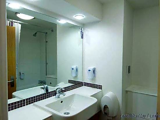 Premier Inn Manchester Airport Heald Green