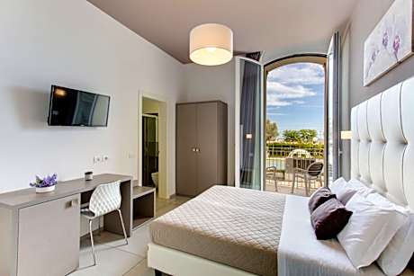 Double Room with Balcony - Reception Floor