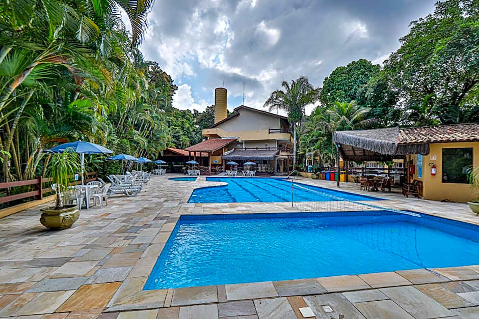 Fabuloso flat 241, Amarílis, Riviera de São Lourenço 3 Piscinas climatizadas carregador veiculo eletrico 2 quartos sendo uma suíte internet 500mb Adega, cozinha equipada completa, serviço de praia fim de semana limpeza trocas de toalhas,