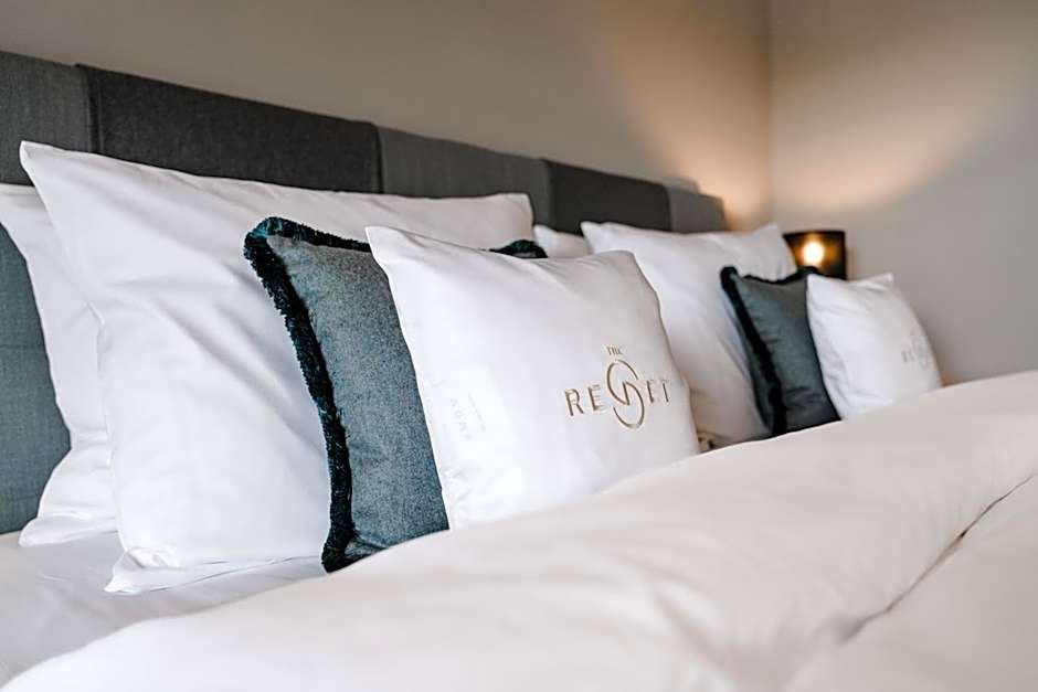 THERESET Schloss Groß Plasten