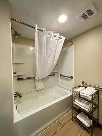 King Room with Bath Tub/Shower - M?obility Accessible/Non-Smoking