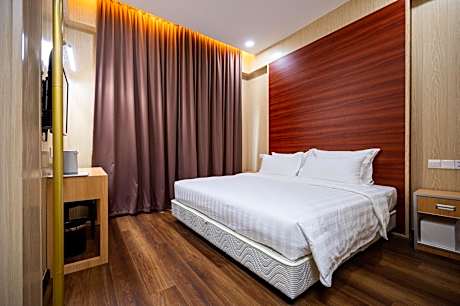 Deluxe King Suite
